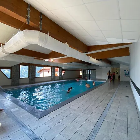 4-6 Personnes A 1800 Resa Du Samedi Au Samedi Avec Piscine Interieure Chauffee